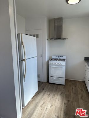 Interior, Kitchen, Washer, Wood Texture Flooring