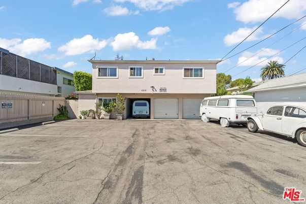 Attached, Exterior, Facade, Raised Ranch