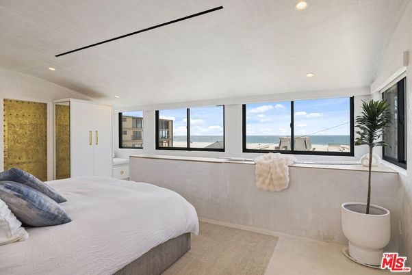 Bedroom, Interior, Recessed Lighting, Water