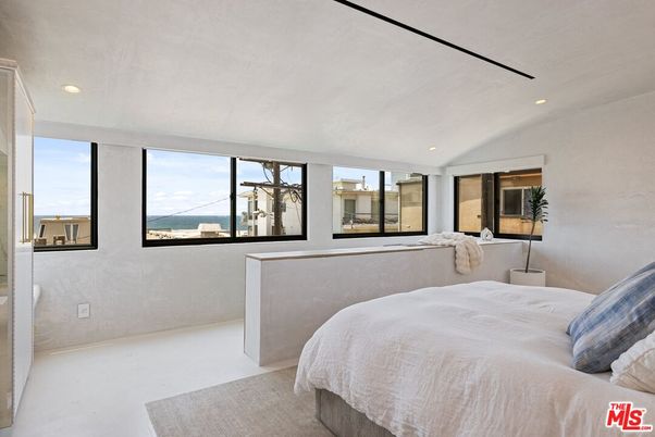 Bedroom, Interior, Recessed Lighting, Water