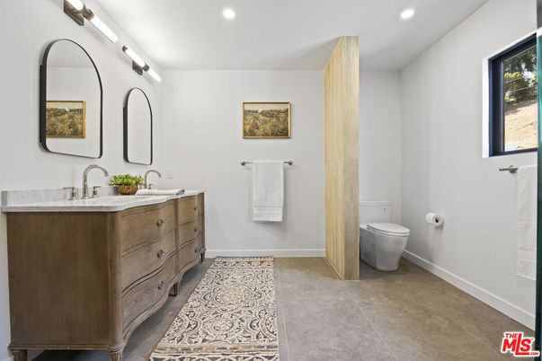 Bathroom, Dual Sink Vanities, Interior, Recessed Lighting
