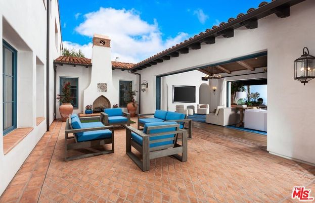 Exterior, Fireplace