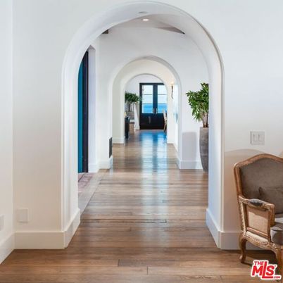 Interior, Recessed Lighting, Water, Wood Texture Flooring