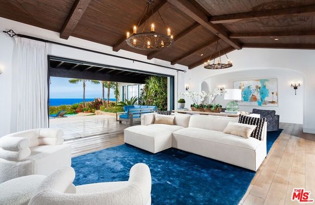 Chandelier, Interior, Living room, Water, Wooden Beams, Wooden Ceilings, Wood Texture Flooring