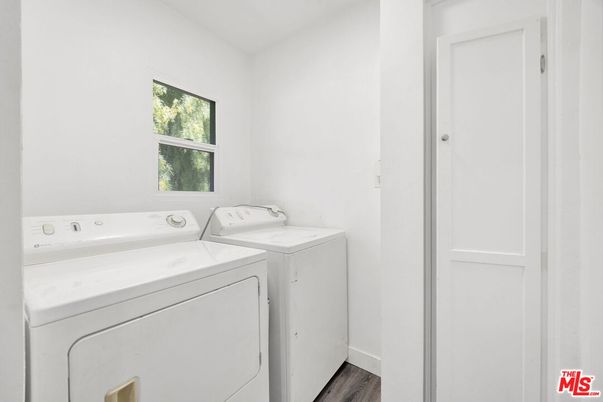 Interior, Utility Closets, Washer, Wood Texture Flooring
