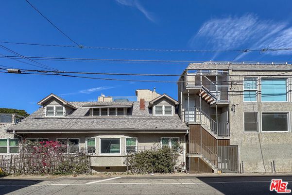 Exterior, Facade, American Foursquare