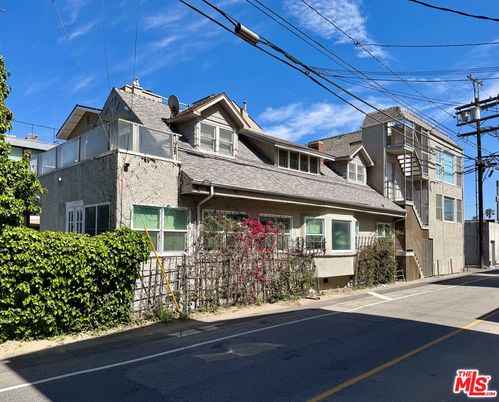 Exterior, Facade, Queen Anne Victorian