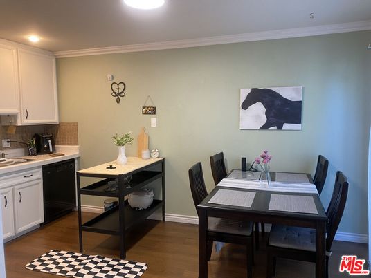 Dining room, Interior, Kitchen, Recessed Lighting, Wood Texture Flooring