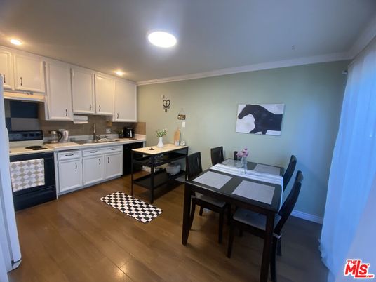 Dining room, Interior, Kitchen, Recessed Lighting, Wood Texture Flooring