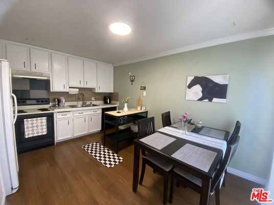 Dining room, Interior, Kitchen, Recessed Lighting, Wood Texture Flooring