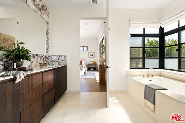 Bathroom, Interior, Recessed Lighting, Wood Texture Flooring