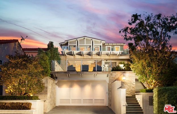 Attached, Exterior, Facade, Modern