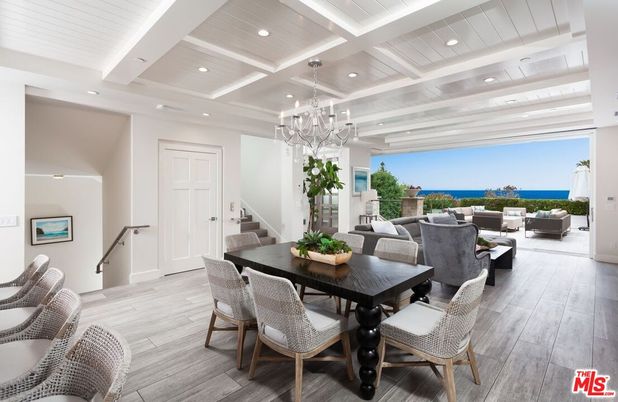 Chandelier, Dining room, Interior, Living room, Recessed Lighting, Water, Wood Texture Flooring