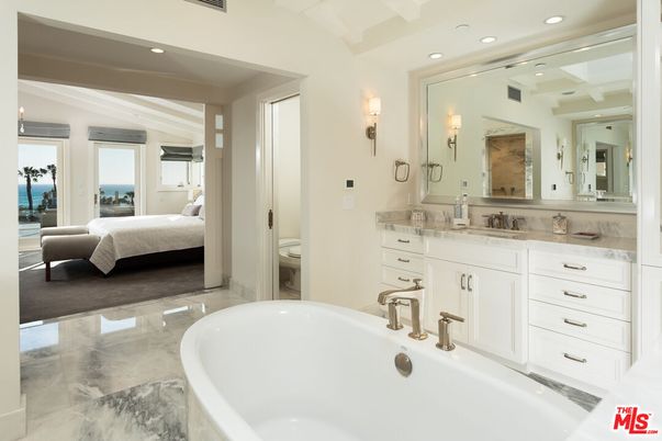 Bathroom, Bedroom, Dual Sink Vanities, Interior, Recessed Lighting, Water