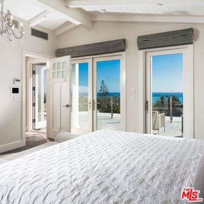 Bedroom, Interior, Water