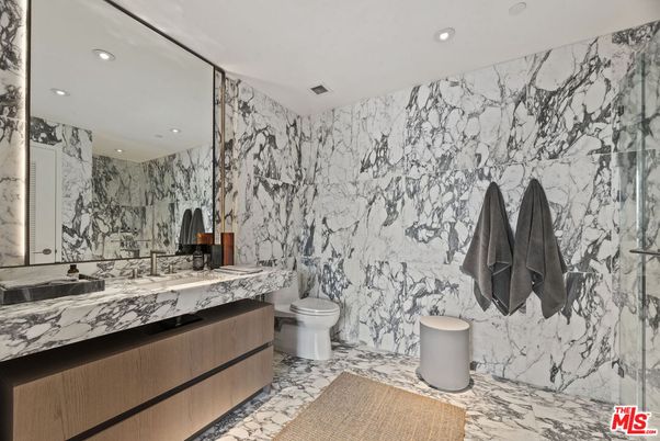 Bathroom, Interior, Marble, Marble Walls, Recessed Lighting