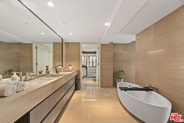 Bathroom, Dual Sink Vanities, Free Standing Baths, Interior, Recessed Lighting