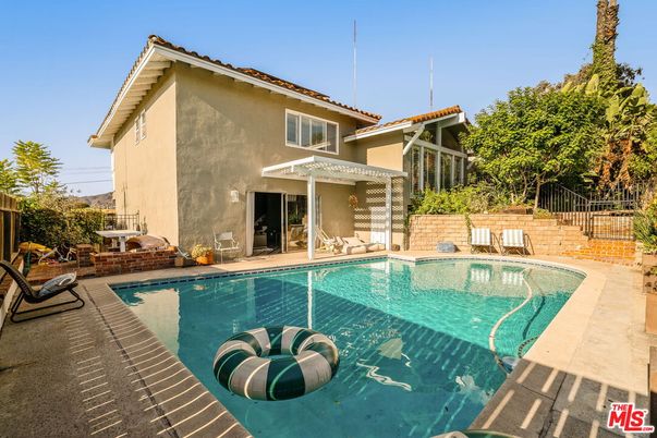 Exterior, Pool