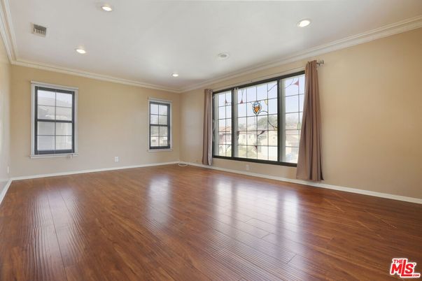 Empty room, Interior, Recessed Lighting, Wood Texture Flooring