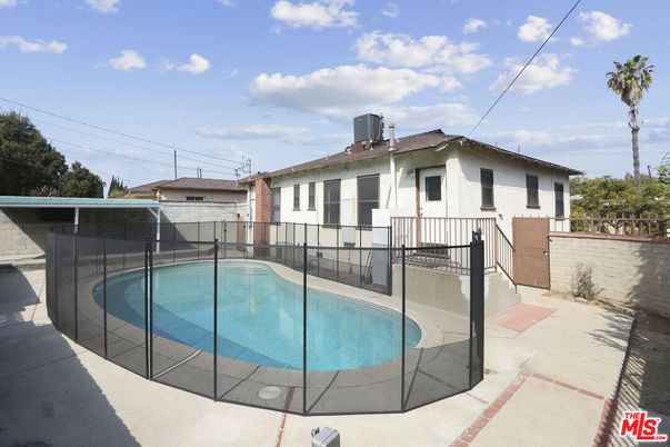 Exterior, Pool