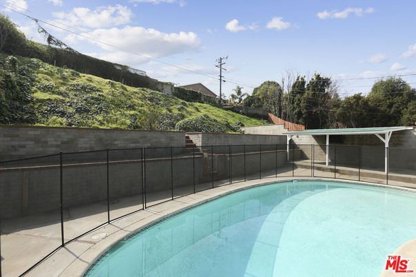 Exterior, Pool