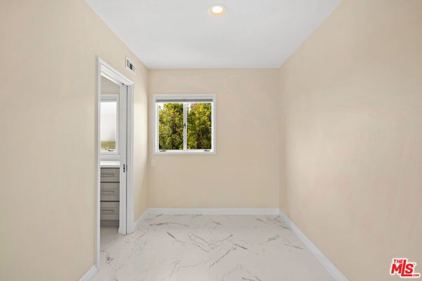Empty room, Interior, Marble, Recessed Lighting