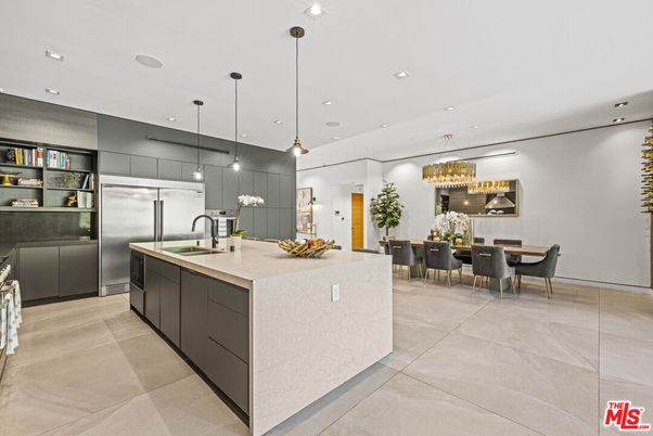 Chandelier, Dining room, Interior, Kitchen, Pendant Lights, Recessed Lighting, Stainless Steel Appliances