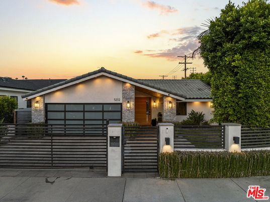 Attached, Exterior, Facade, Modern