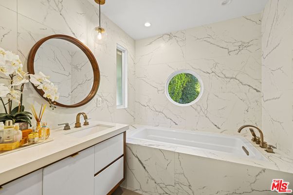 Bathroom, Interior, Marble Walls, Pendant Lights, Recessed Lighting