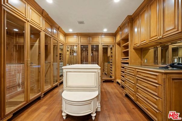 Interior, Recessed Lighting, Walk-in Closets, Wood Texture Flooring
