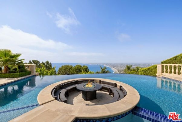 Exterior, Pool, Water