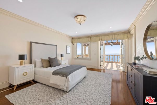 Bedroom, Interior, Recessed Lighting, Water, Wood Texture Flooring