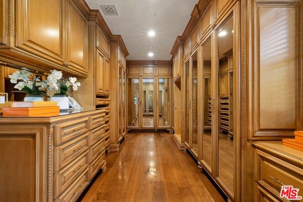 Interior, Recessed Lighting, Walk-in Closets, Wood Texture Flooring