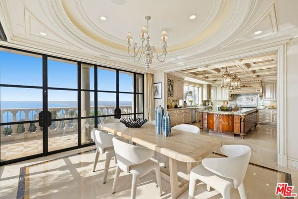 Chandelier, Dining room, Interior, Kitchen, Recessed Lighting, Water