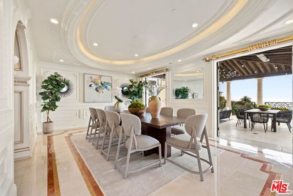 Dining room, Interior, Recessed Lighting