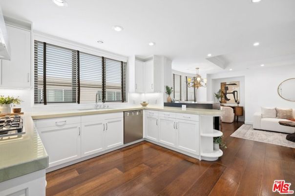 Chandelier, Dining room, Interior, Kitchen, Living room, Recessed Lighting, Wood Texture Flooring