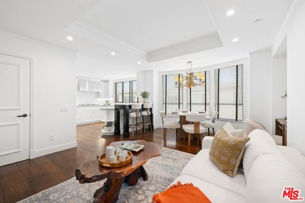Chandelier, Dining room, Interior, Kitchen, Living room, Recessed Lighting, Wood Texture Flooring