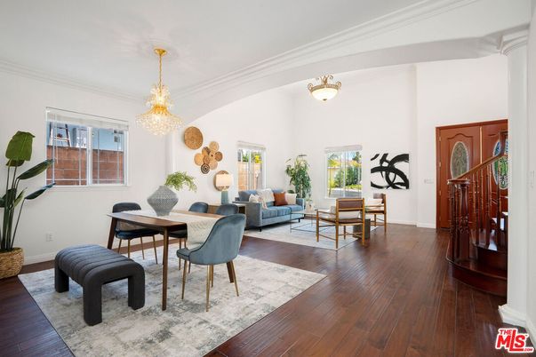 Chandelier, Dining room, Interior, Living room, Wood Texture Flooring