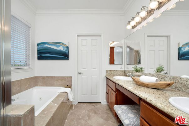 Bathroom, Dual Sink Vanities, Interior