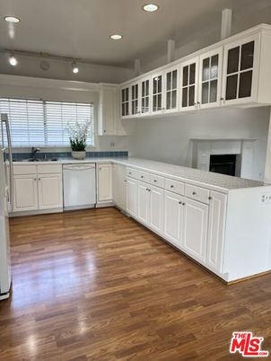 Fireplace, Interior, Kitchen, Recessed Lighting, Wood Texture Flooring