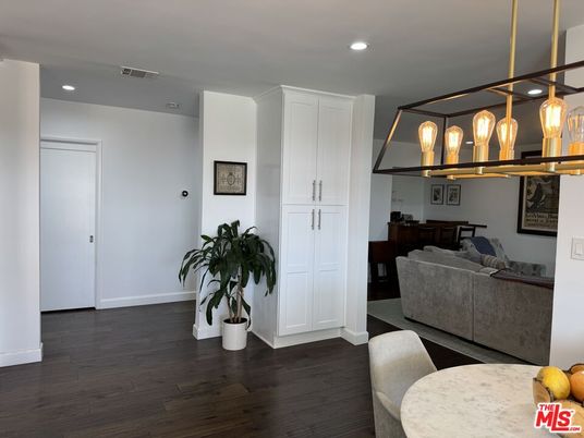 Interior, Living room, Pendant Lights, Recessed Lighting, Wood Texture Flooring
