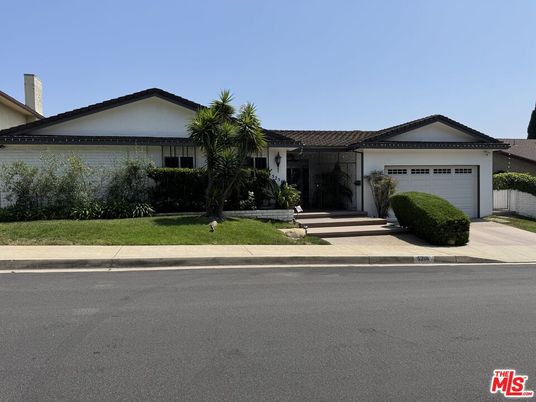 Attached, Exterior, Facade, Ranch