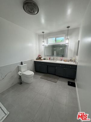 Bathroom, Dual Sink Vanities, Interior, Pendant Lights