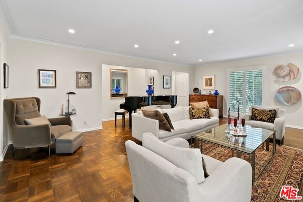 Interior, Living room, Piano, Recessed Lighting, Wood Texture Flooring