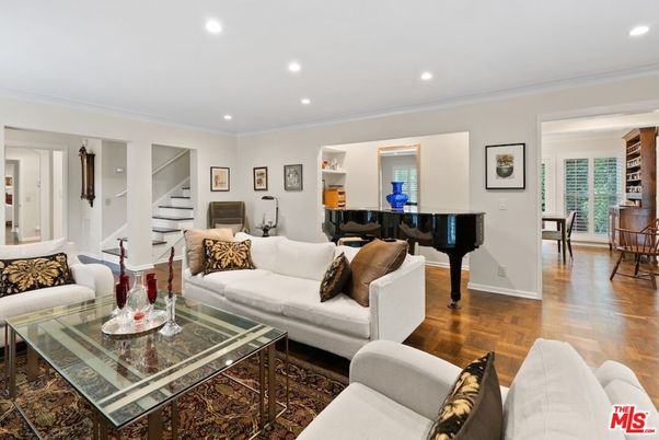 Dining room, Interior, Living room, Piano, Recessed Lighting, Wood Texture Flooring