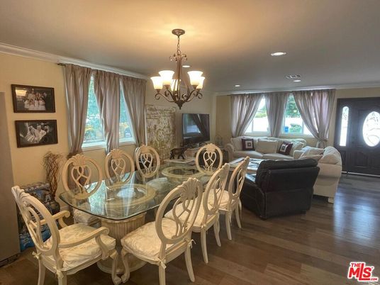Chandelier, Dining room, Interior, Living room, Recessed Lighting, Wood Texture Flooring