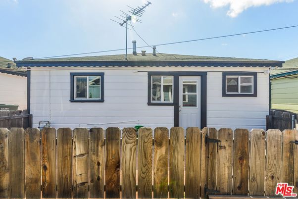 Exterior, Facade, Cape Cod