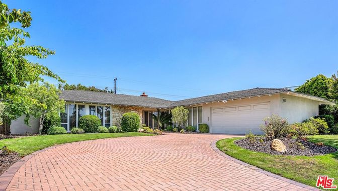 Attached, Backyard, Exterior, Facade, Ranch