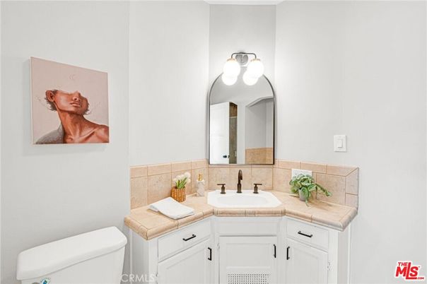 Bathroom, Interior, Tile Countertops