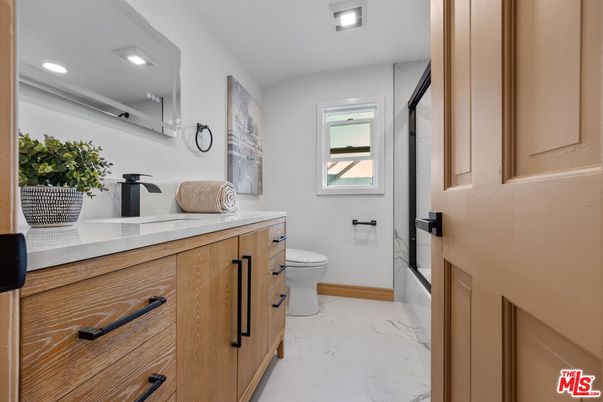 Bathroom, Interior, Marble, Recessed Lighting